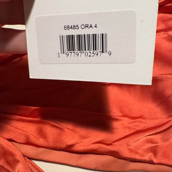 New | MAC DUGGAL
Orange Cut Out One Shoulder Satin Gown | 4 | 68485 - Picture 7 of 7